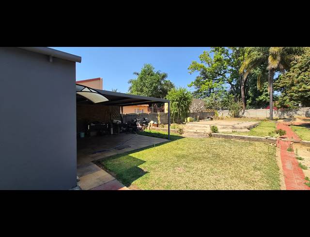 3 bed property to rent in CAPITAL PARK